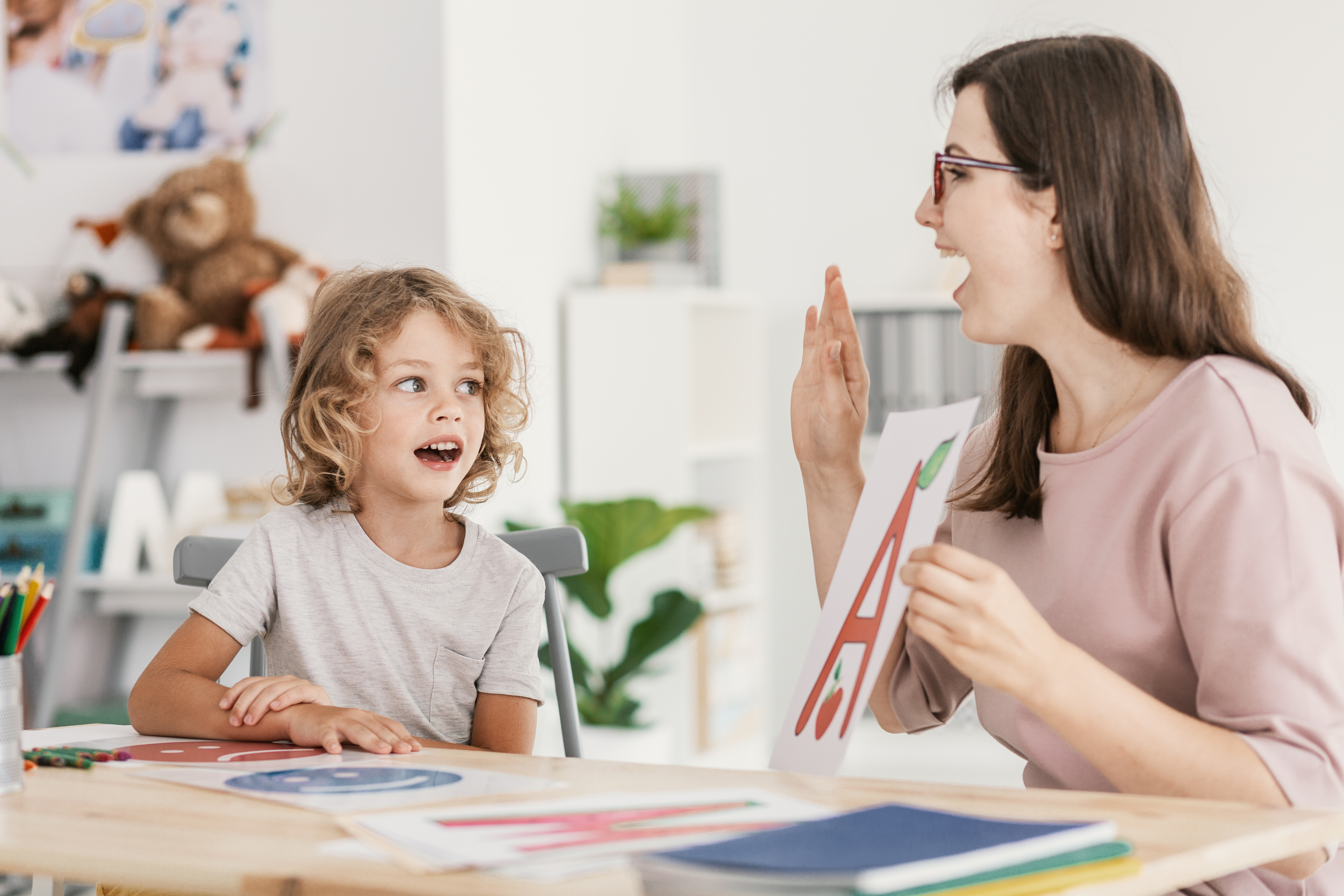 Service children. Логопед и ребенок. Индивидуальные занятия с детьми. Речь ребенка. Занятия с логопедом.